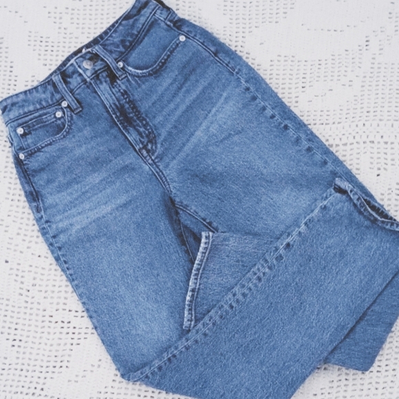 Madewell Denim - . Madewell High Rise Everyday Essential Curvy Perfect Vintage Denim Blue Jeans .